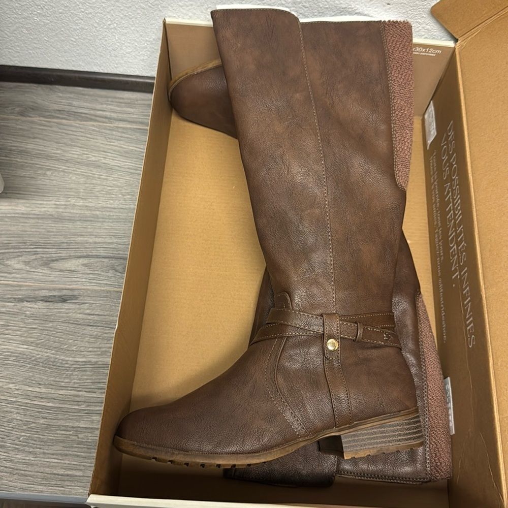 LIFESTRIDE Women's XTrovert Riding Boot (WIDE) (WIDE CALF) - Picture 3 of 5